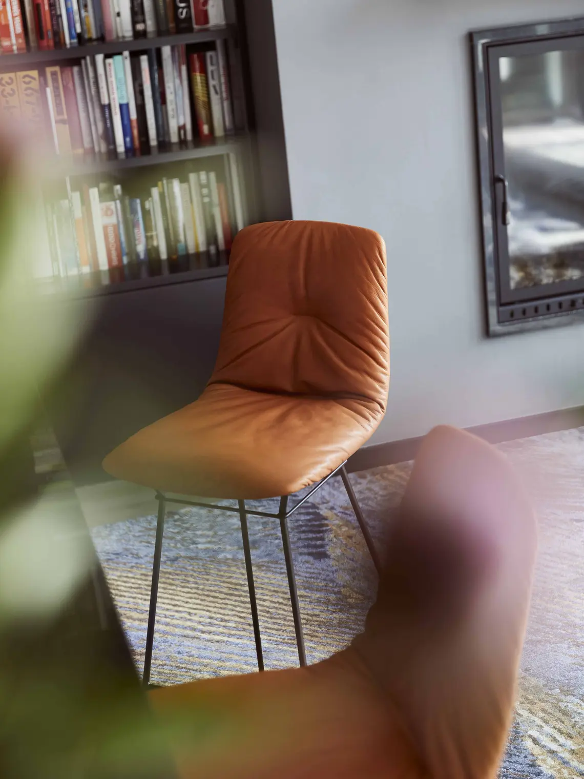 Leya barstool detail