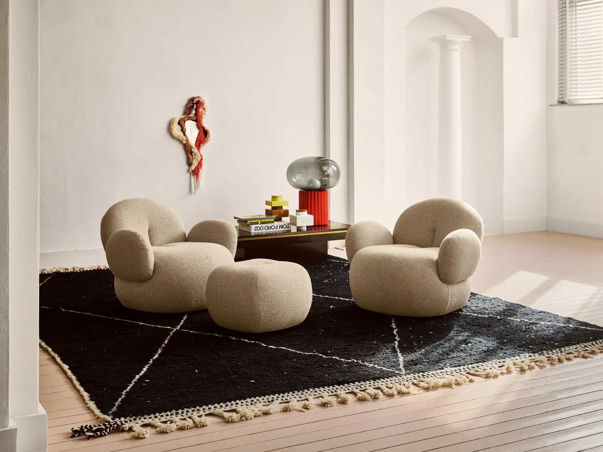 Nana love seat setting