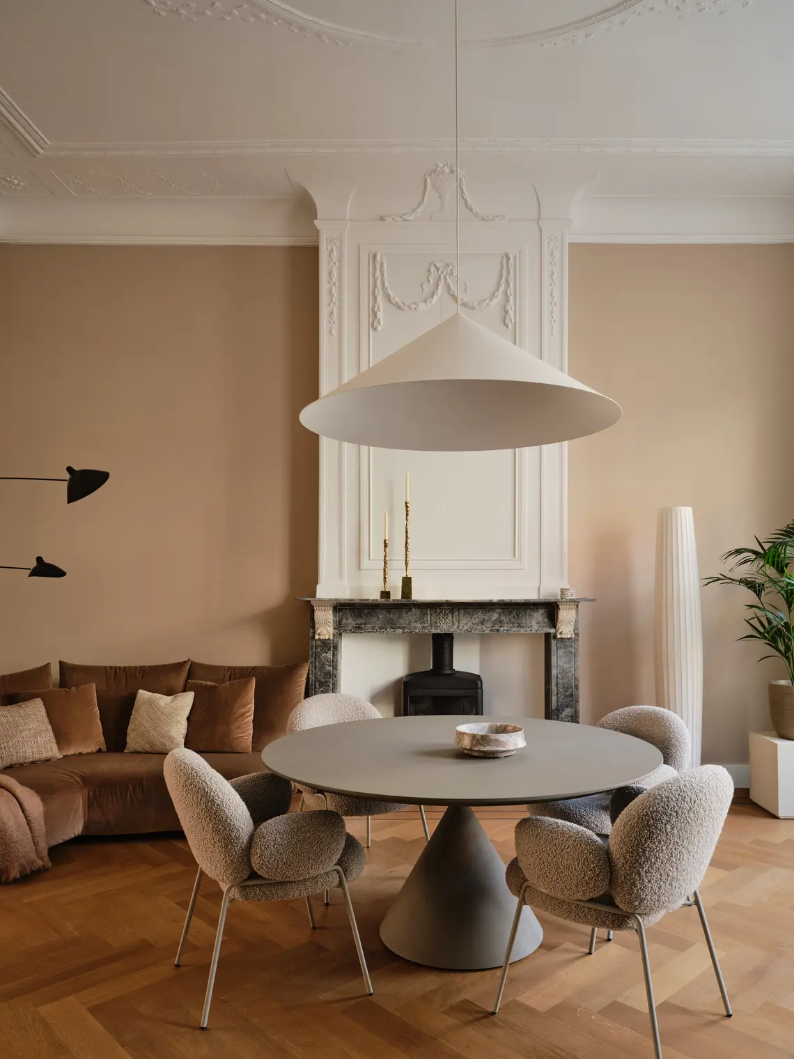 Nana armchair setting